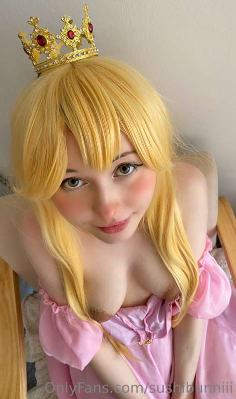 You got a notification! It's some photos from Princess Peach.. 2