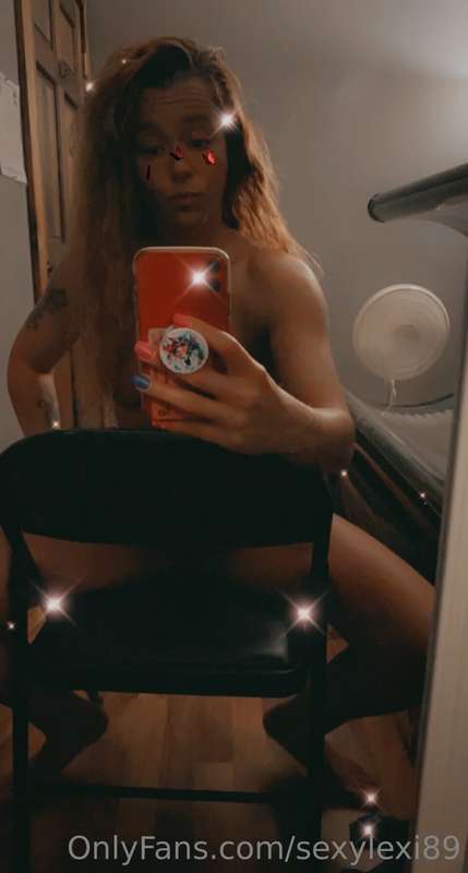 Tanning room fun 😜