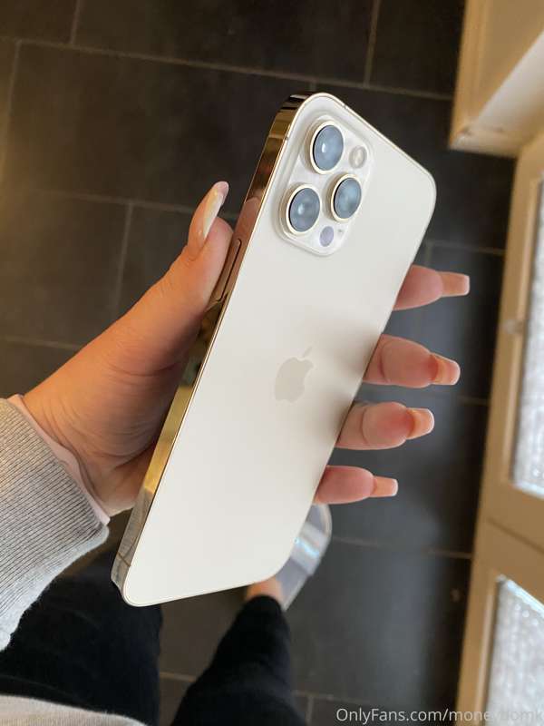 Endlich kam mein neues iPhone 😍
Da hat mein Loser Tobias ja ..