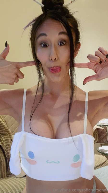 Fingers digging into my cheeks, tongue out and eyes locked o..