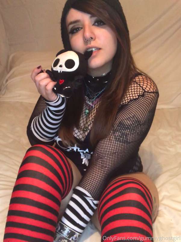 Can I be your emo girl? 🖤 9