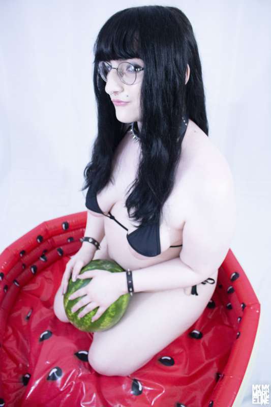 💦🍉[Watermelon Fuck]🍉💦

It's been so hot and humid recently, .. 37