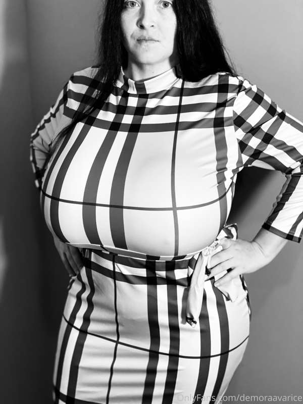 Not a comparison here, just a dress from a fan! Looks pretty.. 18