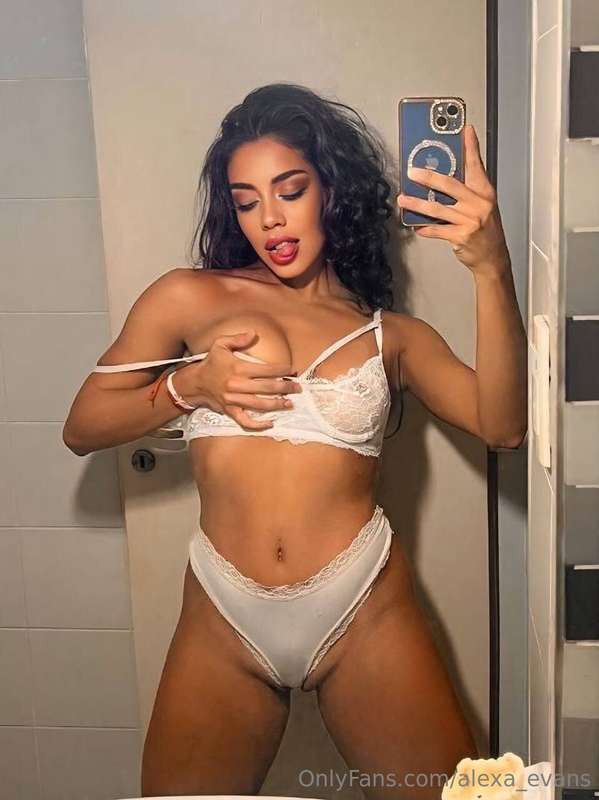Your vibrant latina @itsbiancasanchez  with a passion for da..