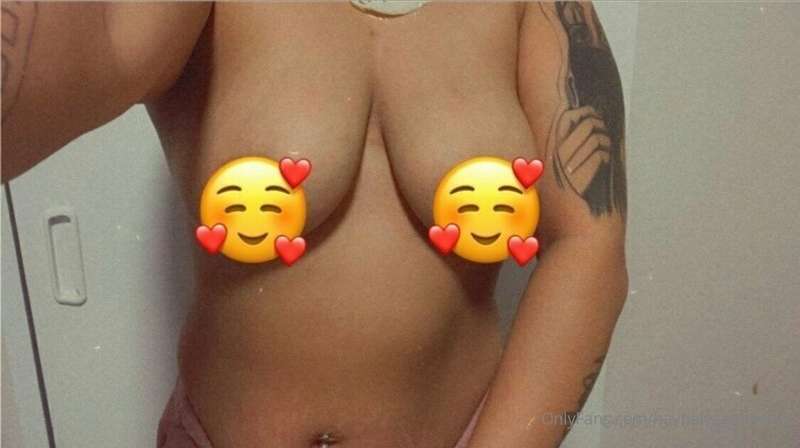 Follow my friend 😘🔥  23 year old Slim thickkkk MILF 💦 Always..