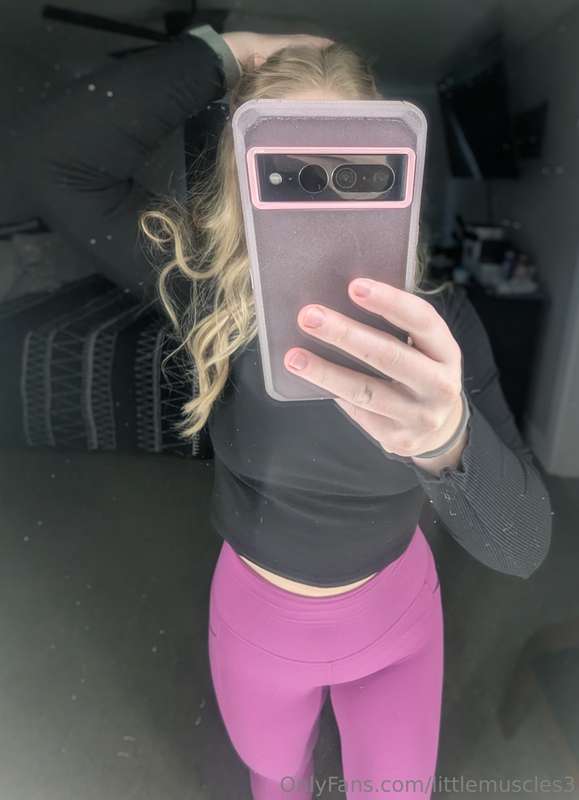 I thought my hair turned out cute!Wanna see me with my top o.. 2