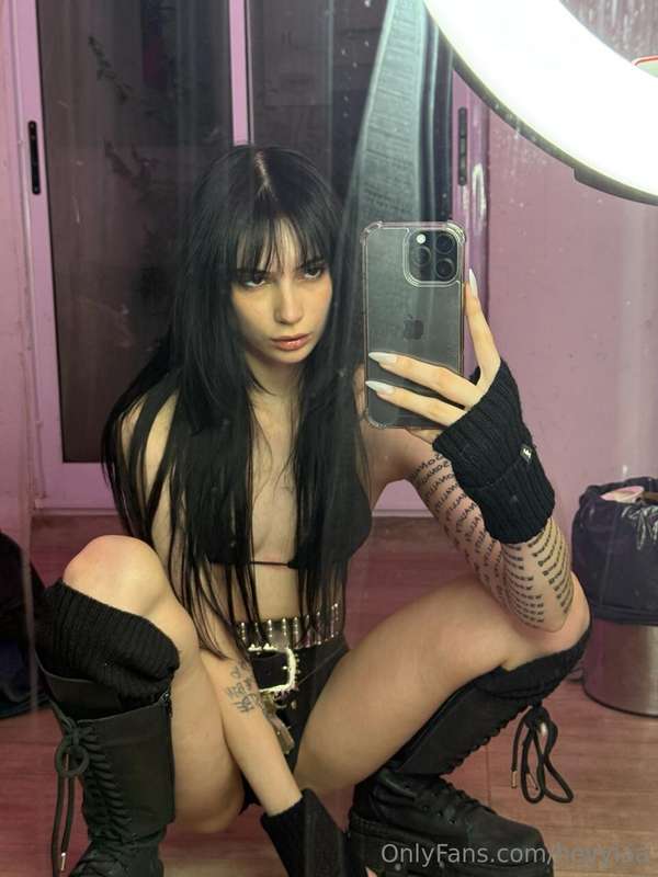 @tatysmithhI invite you to my page where I'll be waiting for..
