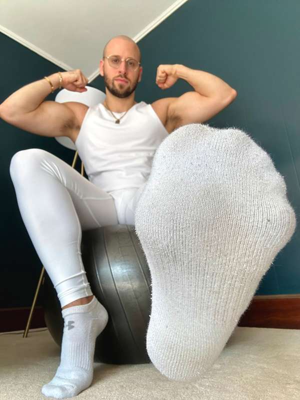 🦶🏻👃🏻 Foot flex 💪🏻 🧦 
Work out my toes after my workout ?

1 .. 5
