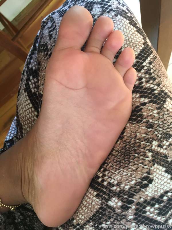 Just gave myself a 3 hour long pedicure and now my feet look..
