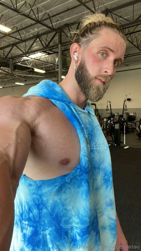 @williamjrichardson is looking for you to join his page, so ..