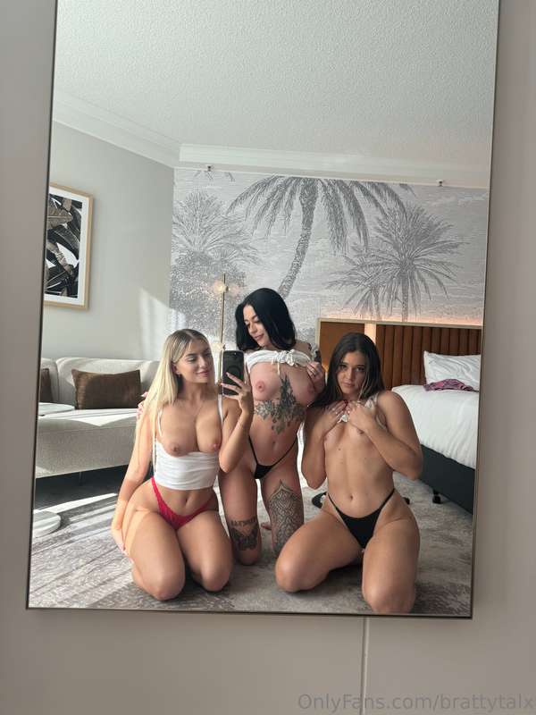 Imagine being stuck in a room with us🫢 @tiannaann @piapowa 