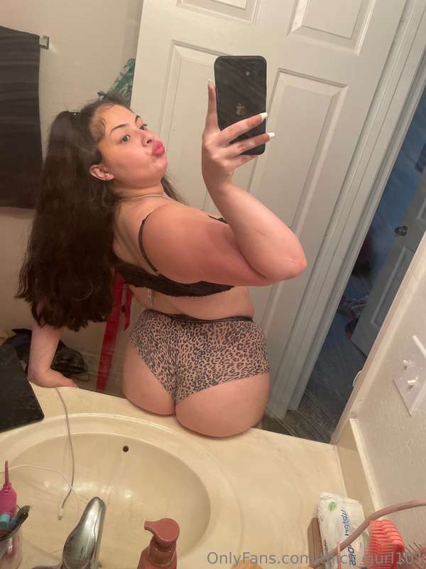 Thick_Gurl101 - Onlyfans - 17 Aug, 2024 2