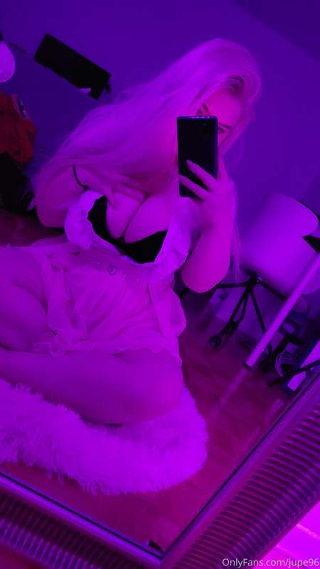 I love little photo sessions like this 🥰🥰 clearly in need or.. 2