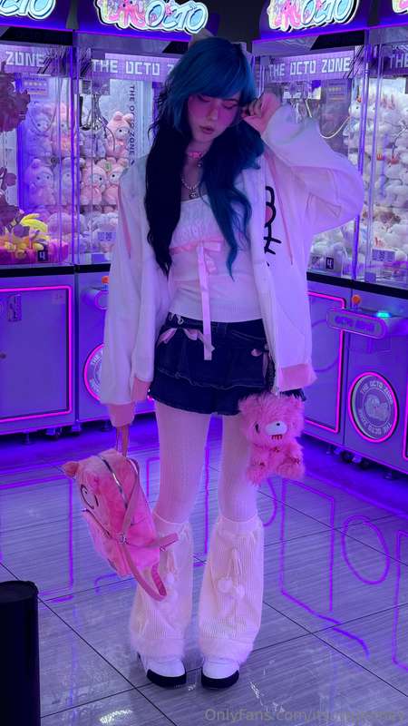 Went to the arcade on my birthday 🥳 Took a couple of cute pi.. 6