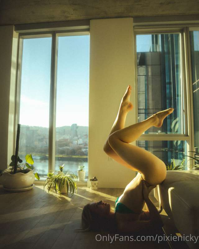 this photo looks cool, huh?🥰 don’t you think so too doesnt i.. 1