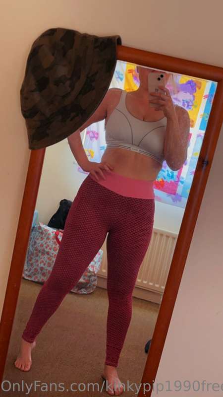 Mama loves the gym…. Would you be able to keep up with me? C..