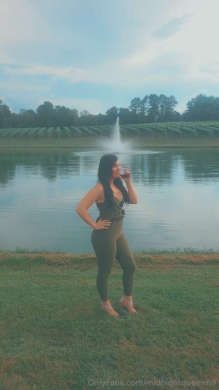 Cum & sip on some wine with me 🍷
