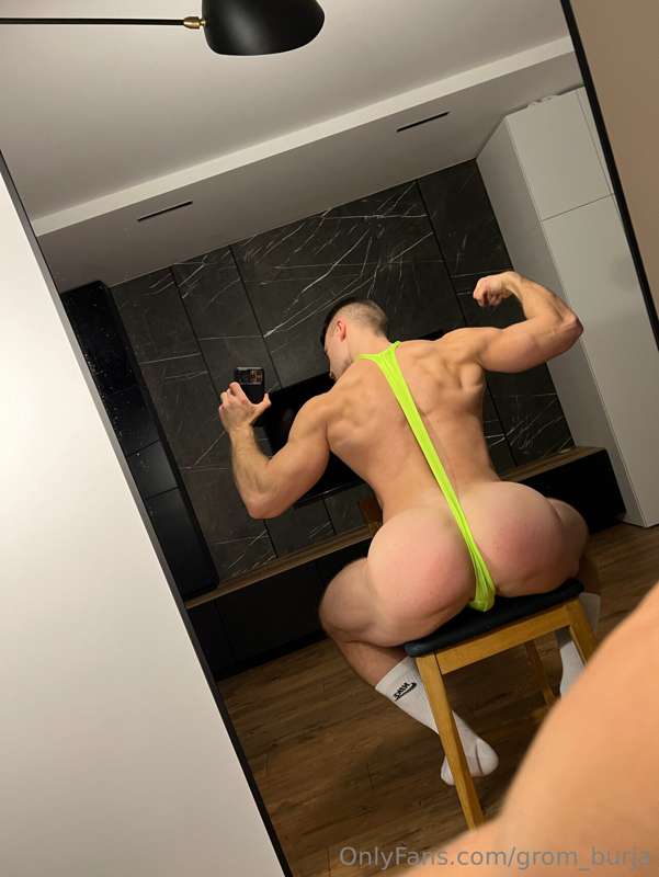 Hey! I’m Gromi 😏💦
.
If you like my huge peach 🍑, then you de.. 4