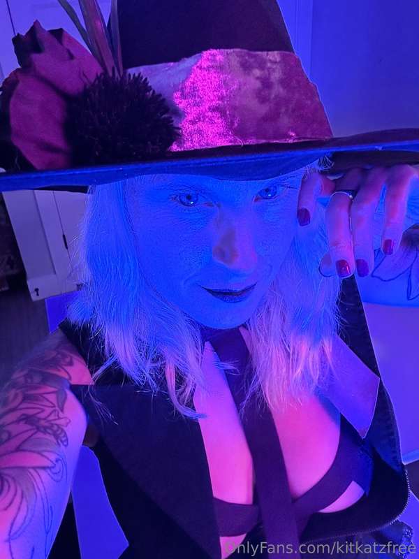 It’s the season of the witch 🧙! 