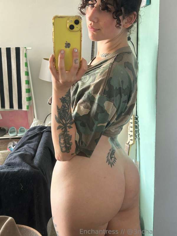 mmm I love how my belly and ass wobble ✨🤤 4