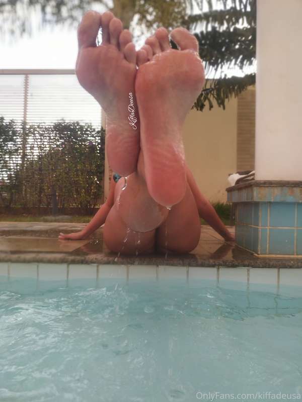 Summer, pool and soles...