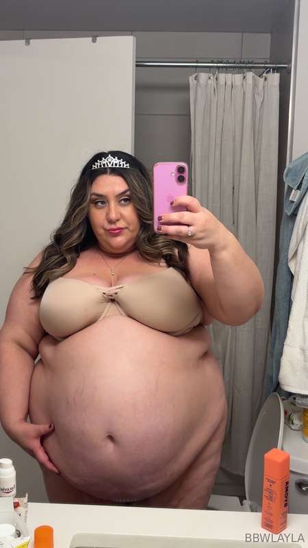 Forgot to post these belly snaps 👑 also I have a new big bel.. 3
