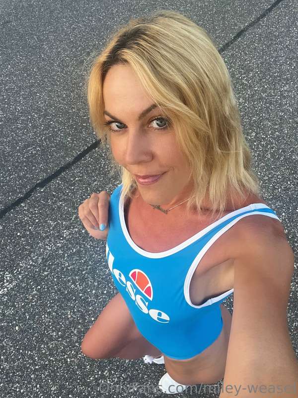 Happy Monday 😋😋 Zeit für ne Runde joggen !!
Time for a run :..