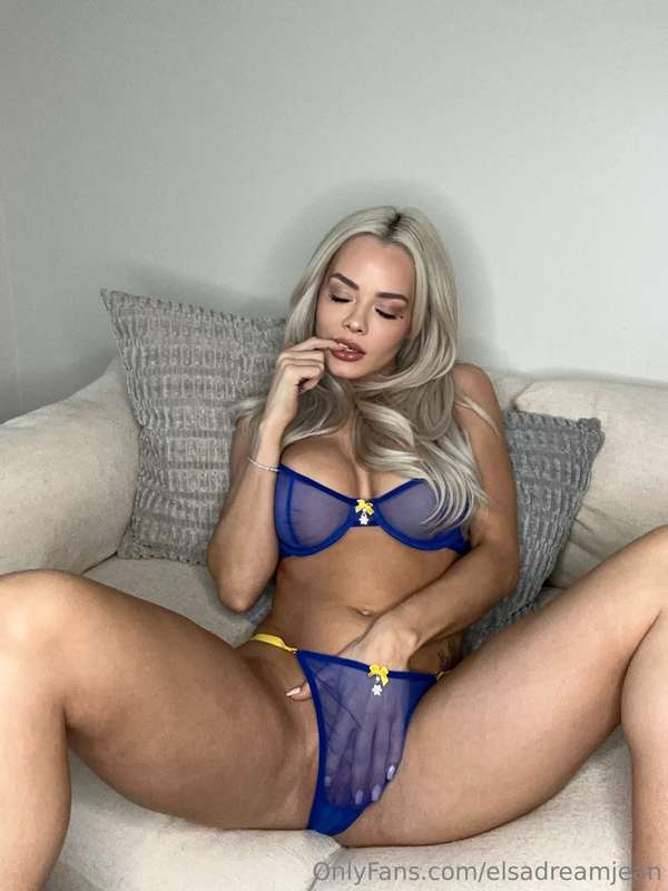 my legs are open and so are my dm’s🐱💦 wink wink😉