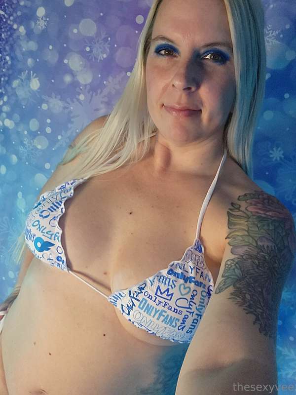Happy Titty Tuesday! 🍒💋