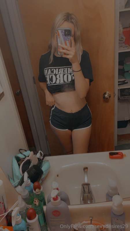 Just feelin cute 🥰  Reminder if you want me to respond to yo.. 2