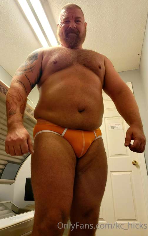 Tanning Hump Day pics😜🍑🍑