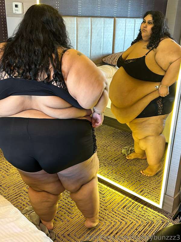 Heheh always captures how big i look at different angles 🤭❤️ 8