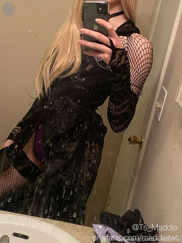 More of my Halloween costume!!! I was at a party and I thoug.. 3