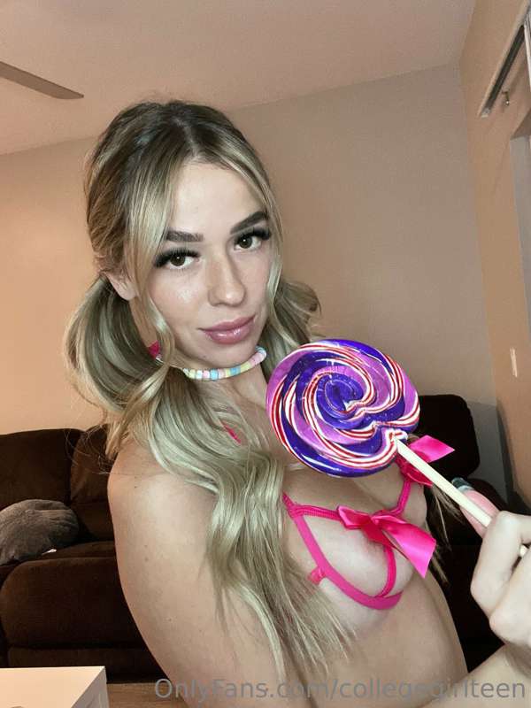 I’ll be your sweet lil treat 🤪💕 Wanna have a taste? 👅