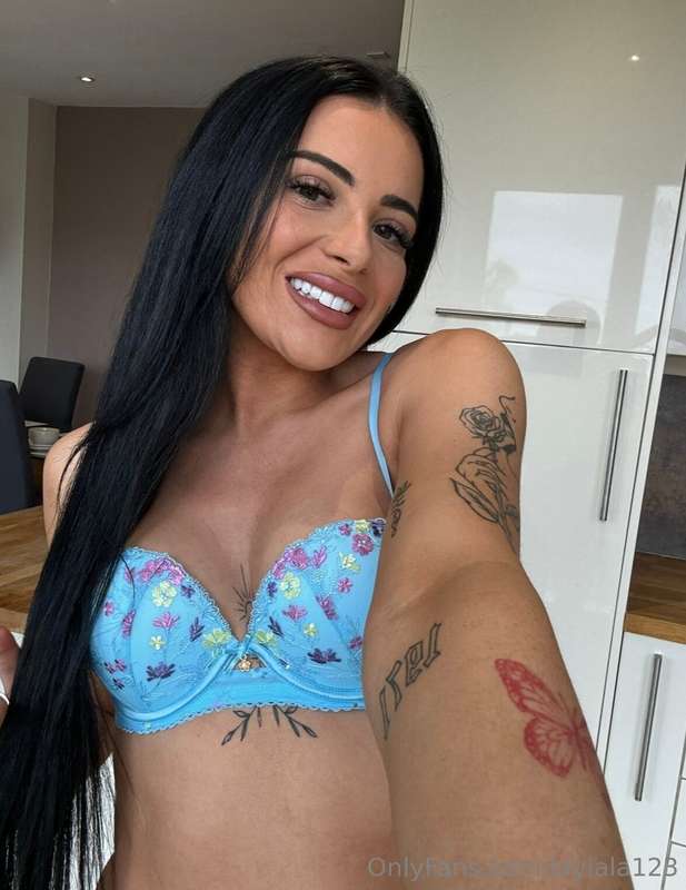 Want to see this bra off? 😈 Tip $5 and get the hottest nude ..