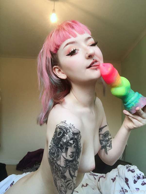 Cumming with my vibrator at the end 💗