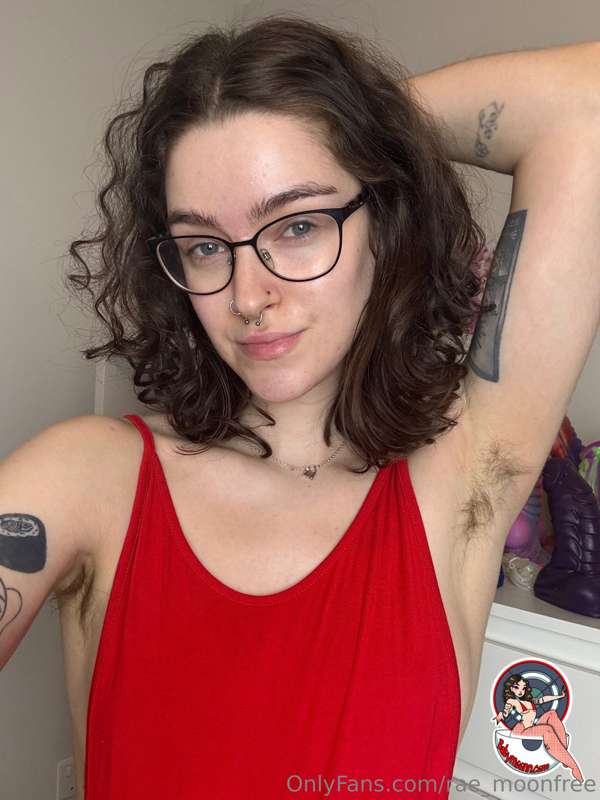 Does red suit me? ❤️
@rae_moon