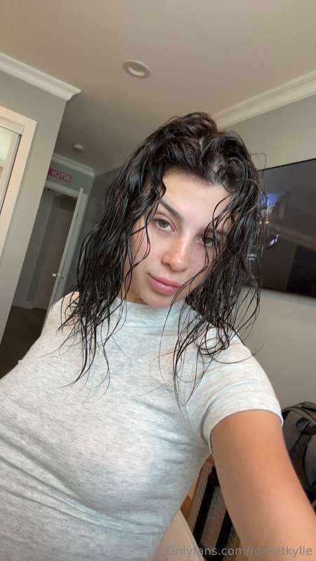 Mornings with me are the best, check your inbox baby🙈