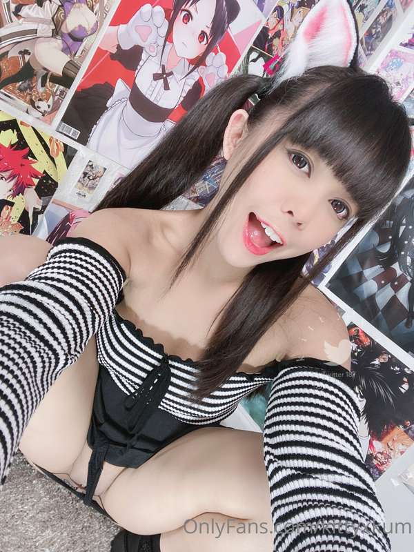 Outfit for the day ❤️
Kitty girl in stripes and a short skir.. 16