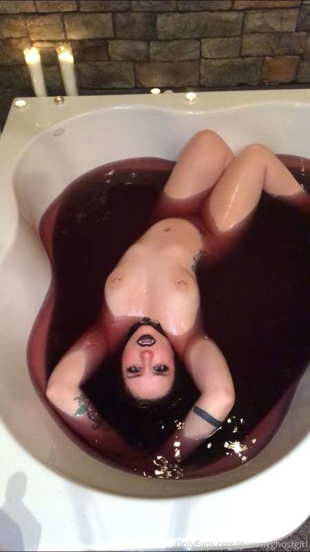 Your Countess is waiting for you to join in on this bl00d ba.. 3