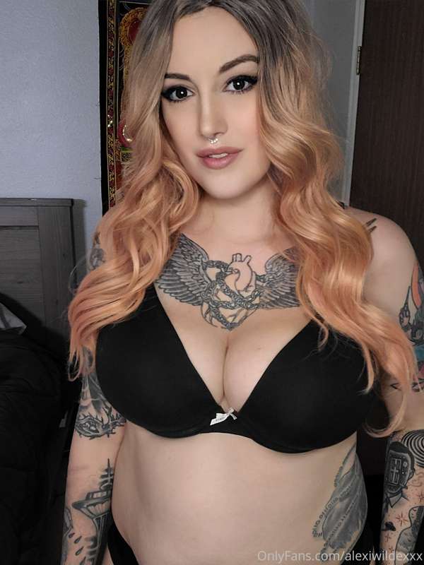 Alexiwildexxx - Onlyfans - 18 Nov, 2021