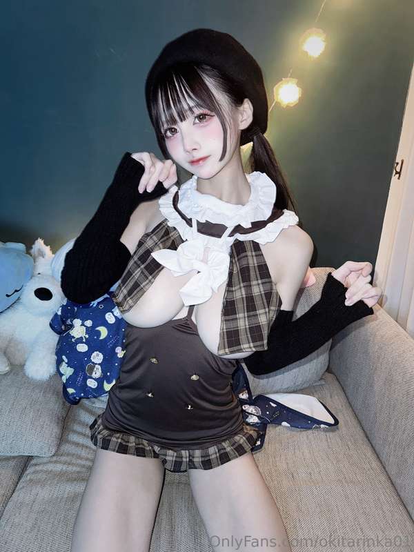 被你盯著看的時候，我都忘了要守規矩。あなたに見つめられると、ルールなんて忘れちゃう。When you look at m..