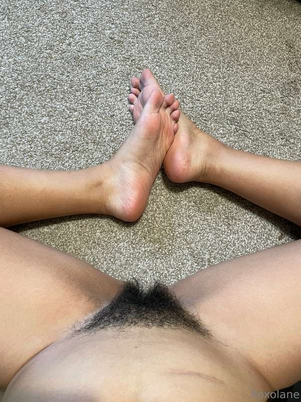 Are you a suck my on toes while you fuck my pussy kind of gu..