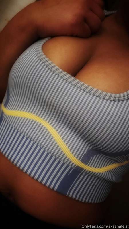 One of the new fabletics sports bras I got 🥰 unlock for a ni..