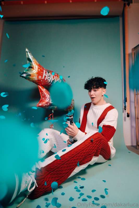 SHOOTING IT IN YOUR FACE BECAUSE I'M 20 TODAY!! 💦🎈🎉🥳 1