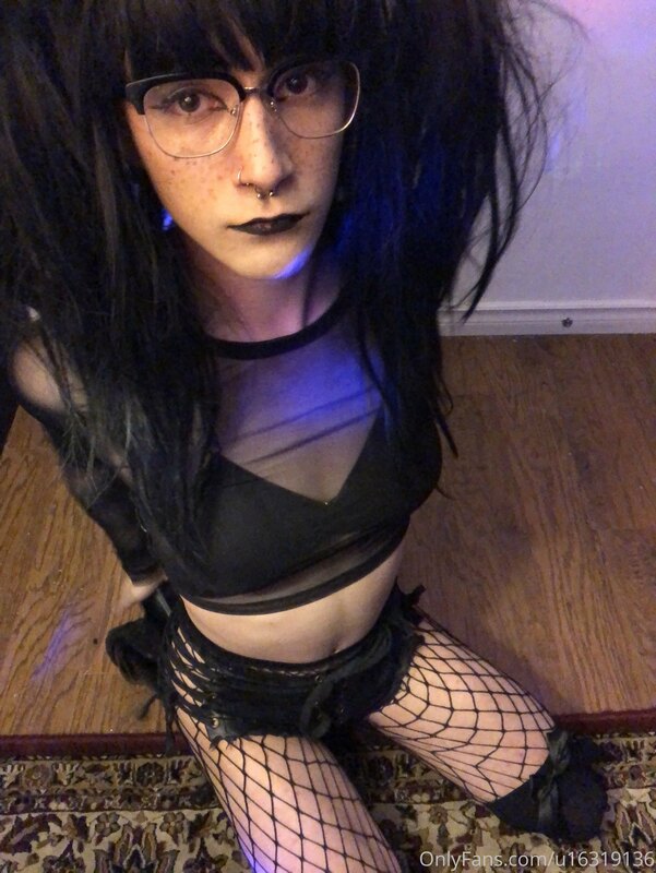 i actually try n look cute before i get my face fucked and m.. 3