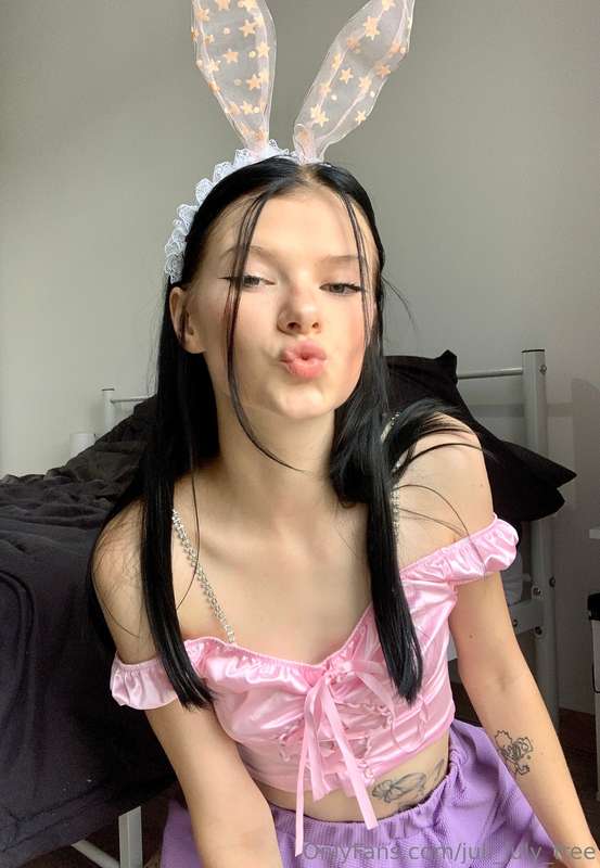 I think it's no time to sleep when you see me online😉