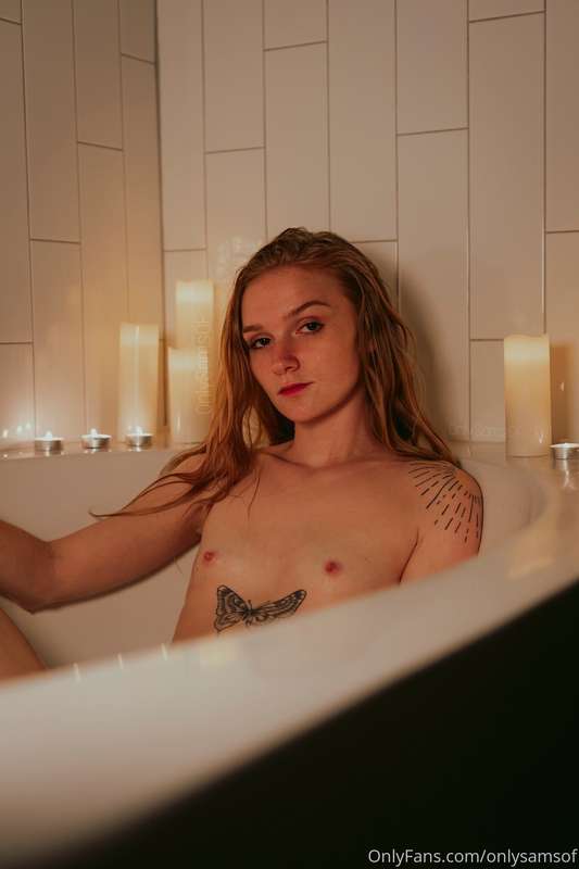 Happy Relaxation Day 🛀 Wanna get in with me? I can help rub .. 7