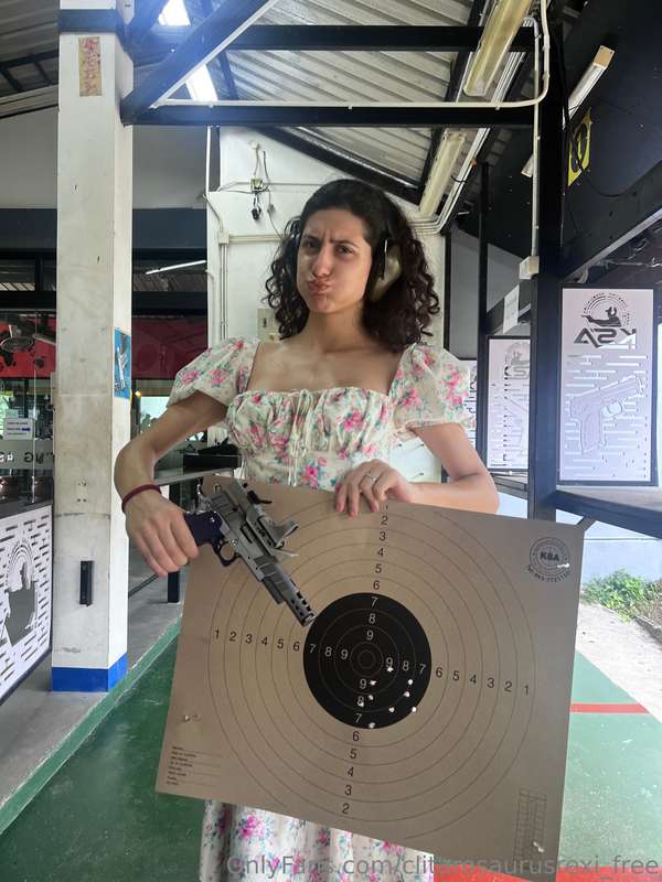 First time **EVER** shooting with a real gun! It was amaziii..