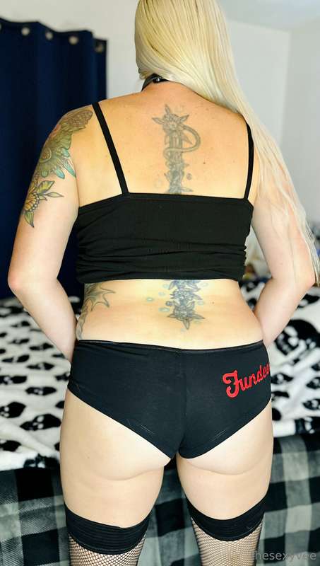**How about a little strip tease for your thirsty Thursday?*.. 6